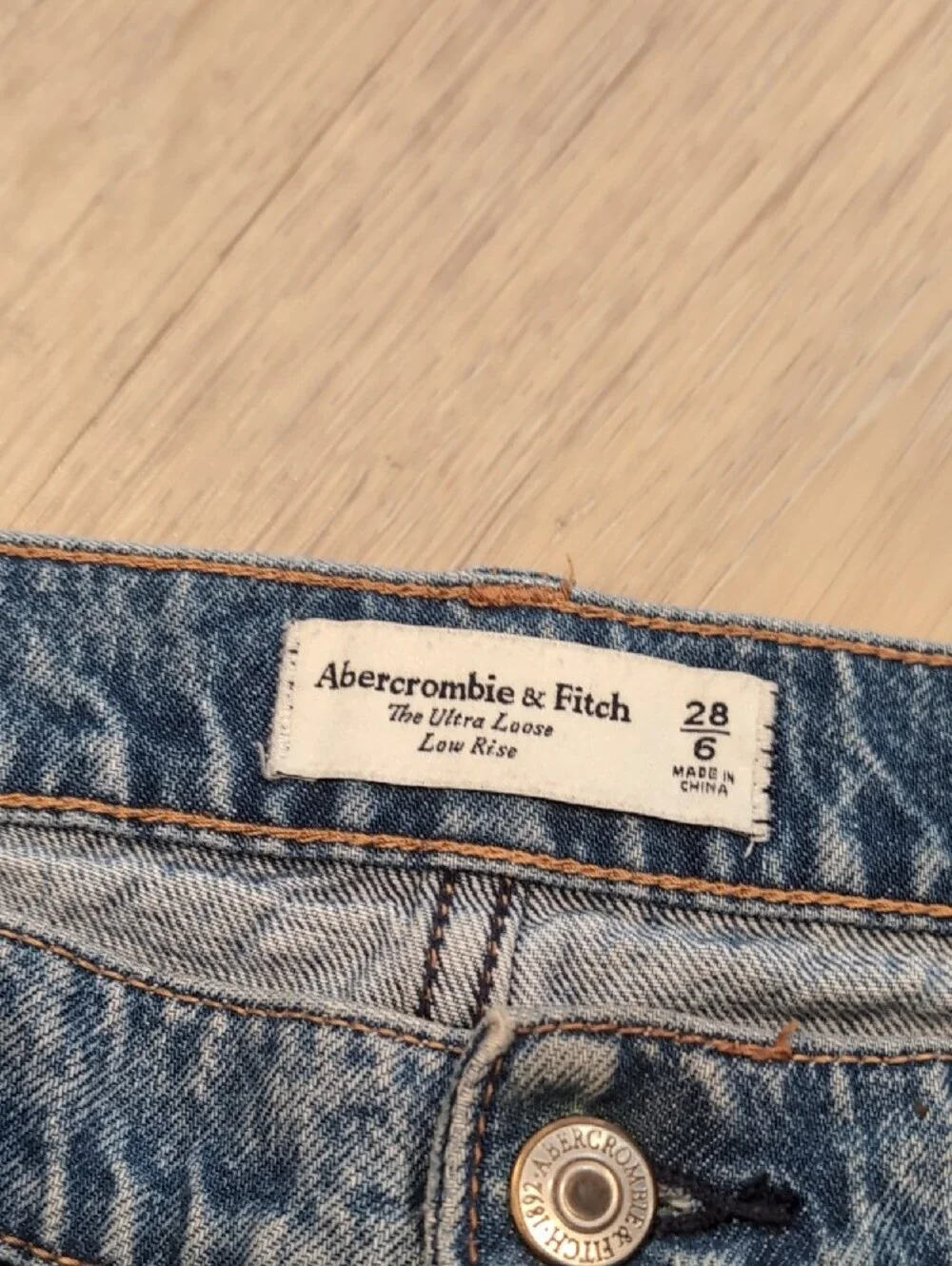 Abercrombie & Fitch Low Rise Ultra-loose Jean Size 6/ 28 - Picture 6 of 11